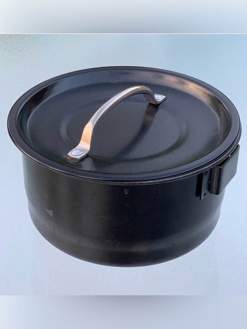 Round 2.5 Quart/10-Cup Camping Pot with Lid